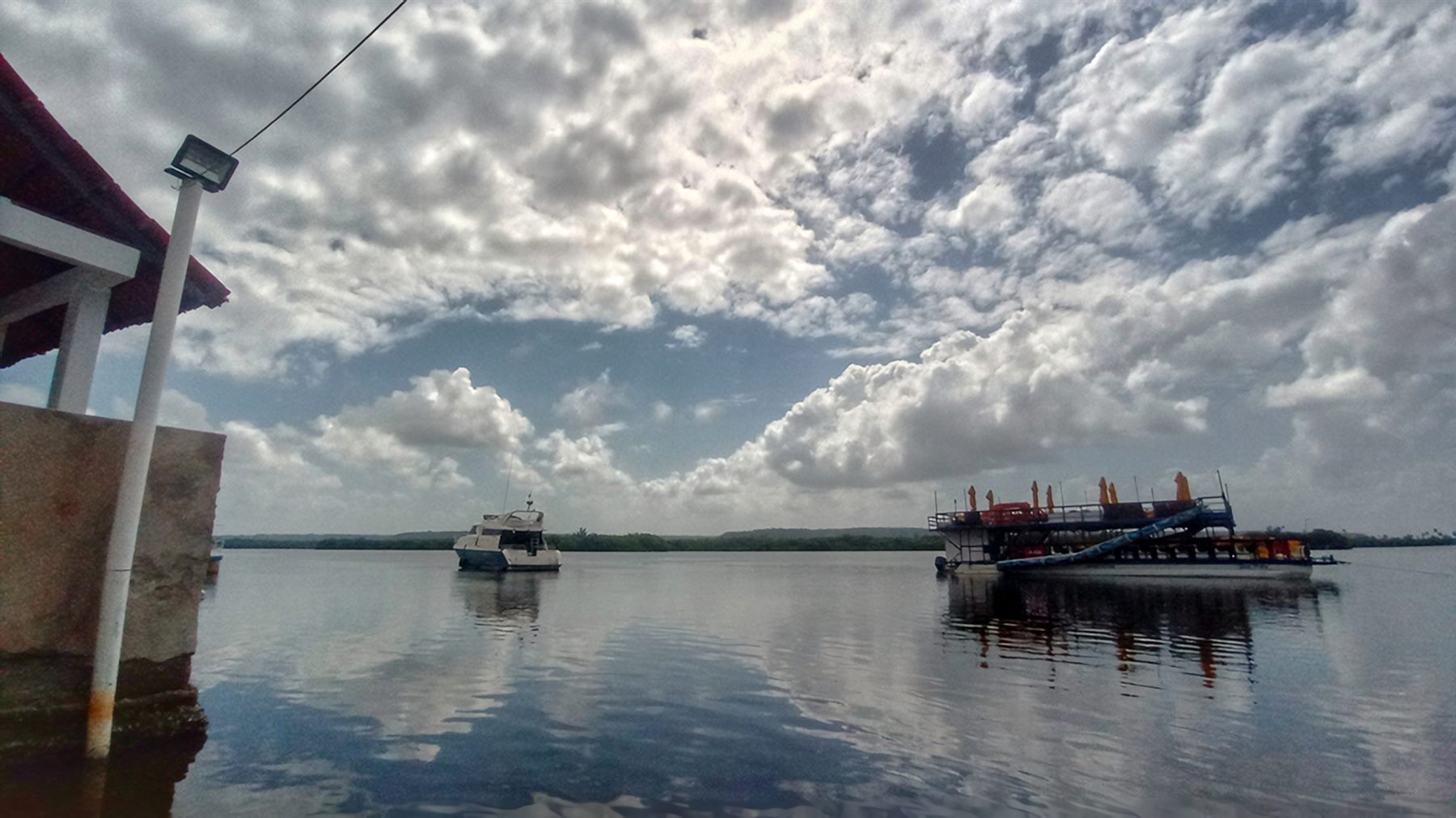 Pontal da Barra em Maceió com paisagem de lagoa e embarcações